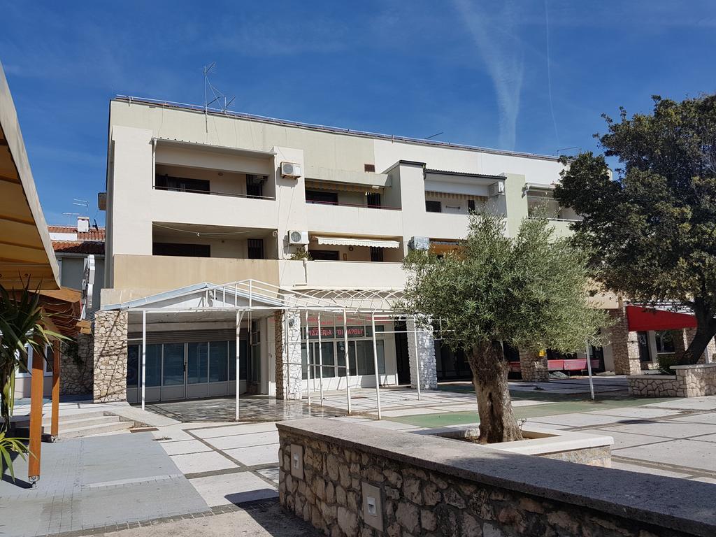 City Center Apartments Novalja Luaran gambar